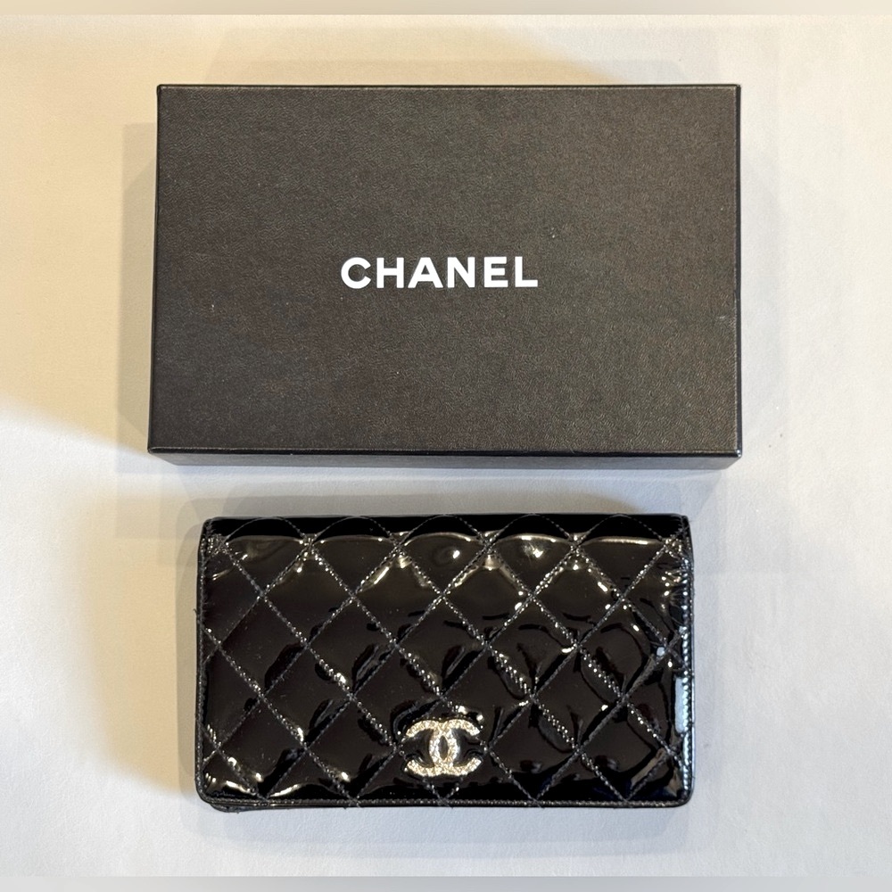 CHANEL Patent Quilted Brilliant Yen Wallet w. Box - Picture 3 of 8